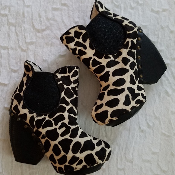 Irregular Choice Collagen Kiss Booties - Picture 2 of 8